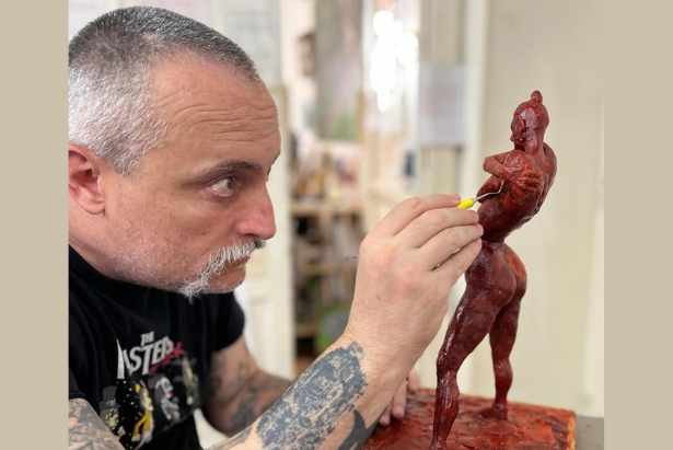 Enrico Ristori nel suo studio d'arte