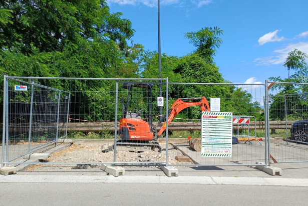 I lavori per la realizzazione del nuovo fontanello in via Querciole