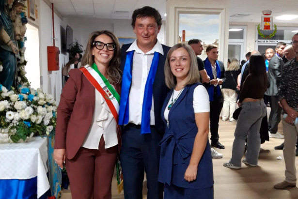 Da sinistra: l'assessora Romina Lippi, Riccardo Novi e l'assessora Mariagiuseppina Basile